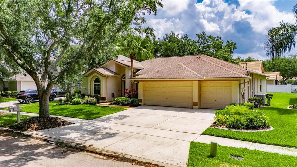 17711 HAMPSHIRE OAK DRIVE TAMPA, FL 33647