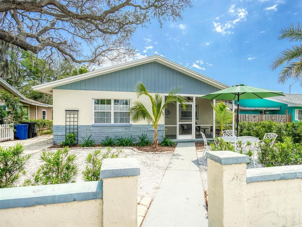 106 E CEDAR STREET TARPON SPRINGS, FL 34689