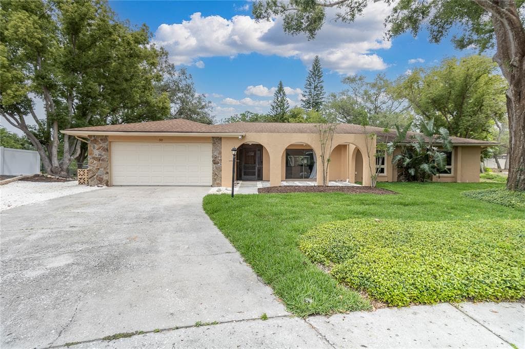 30 PINETREE COURT PALM HARBOR, FL 34683