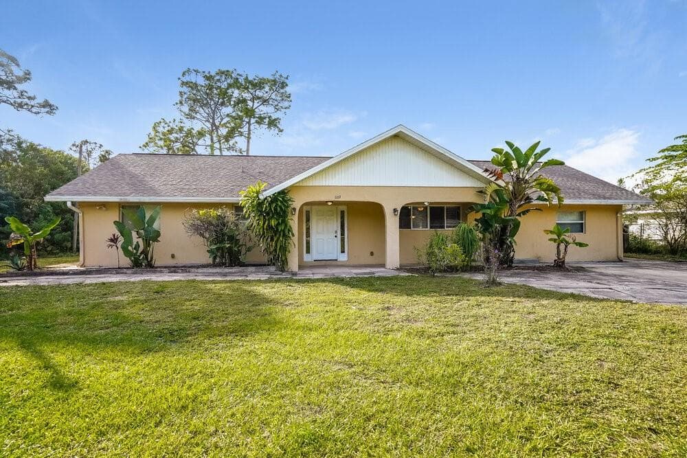 1119 CLAYTON AVENUE LEHIGH ACRES, FL 33972
