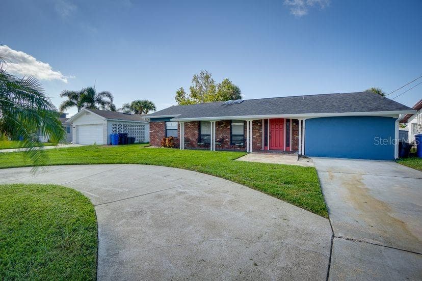 8722 THORNWOOD LANE TAMPA, FL 33615