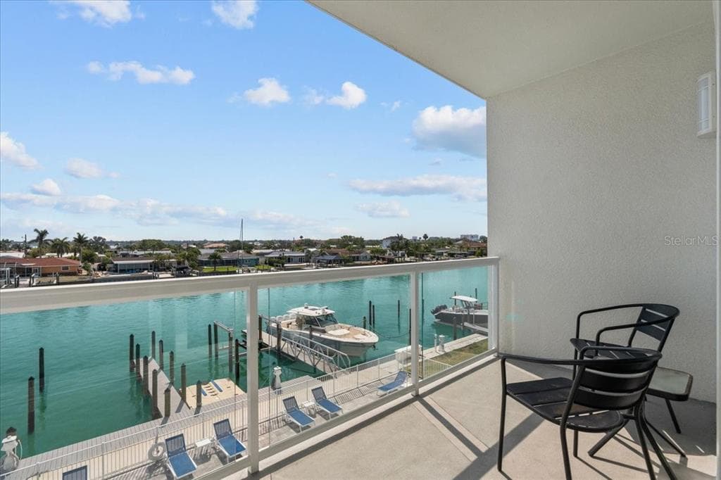 415 ISLAND WAY UNIT 303