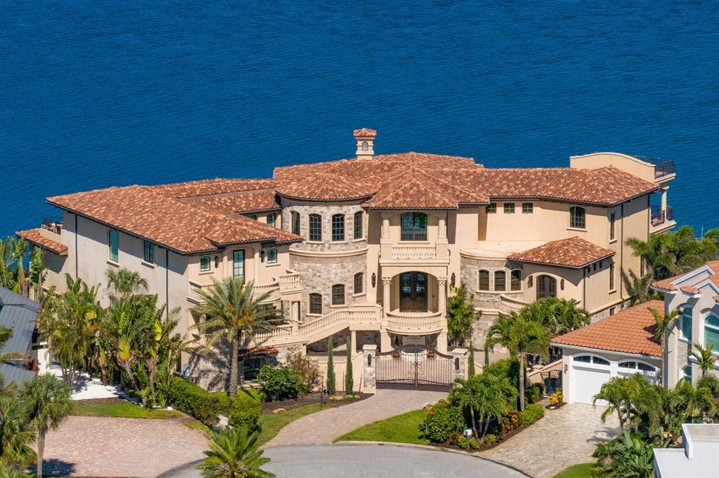 100 SANDS POINT DRIVE TIERRA VERDE, FL 33715
