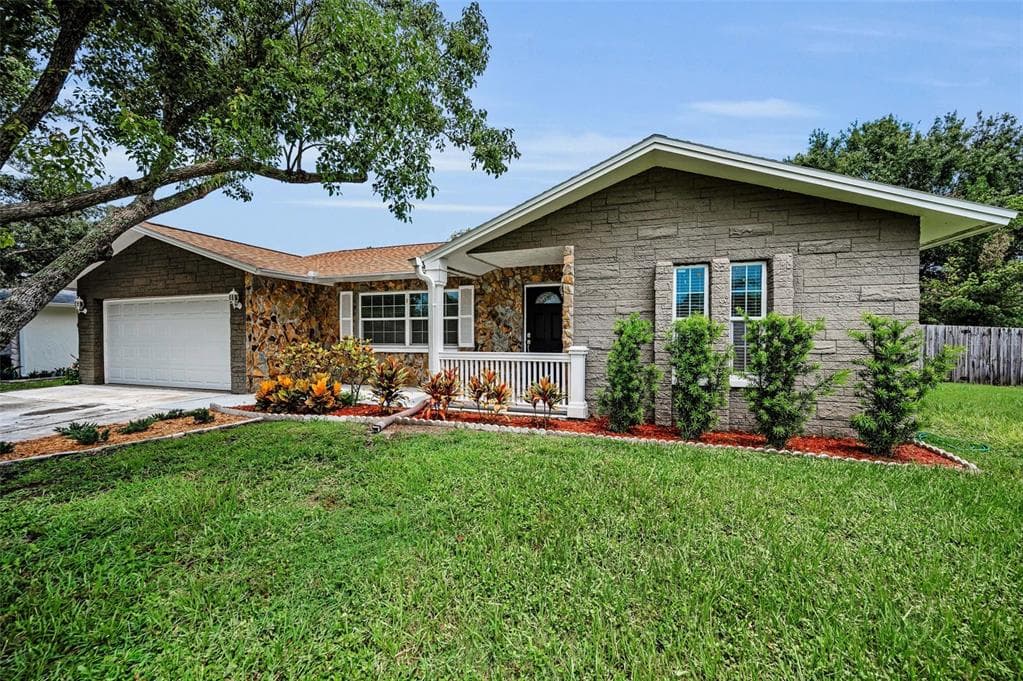 1402 OLEANDER DRIVE TARPON SPRINGS, FL 34689