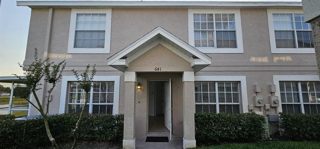 641 KENSINGTON LAKE CIRCLE BRANDON, FL 33511