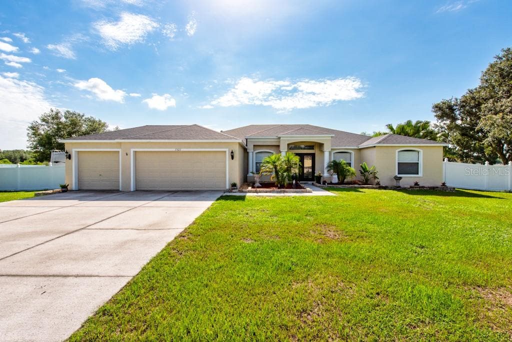1521 AVONDALE RIDGE DRIVE PLANT CITY, FL 33567