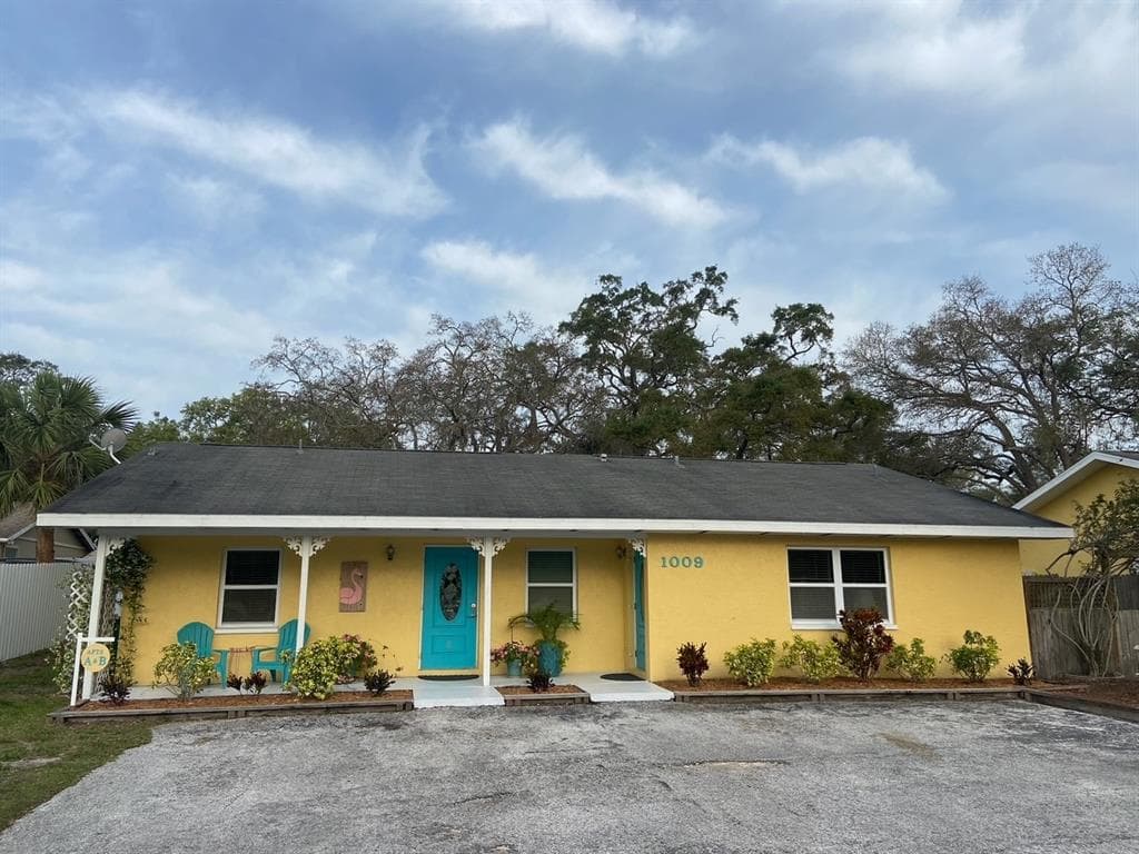 1009 SUMNER BOULEVARD UNIT B SAFETY HARBOR, FL 34695