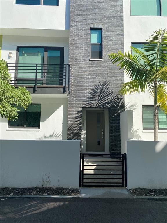 955 ARLINGTON AVENUE N ST PETERSBURG, FL 33705