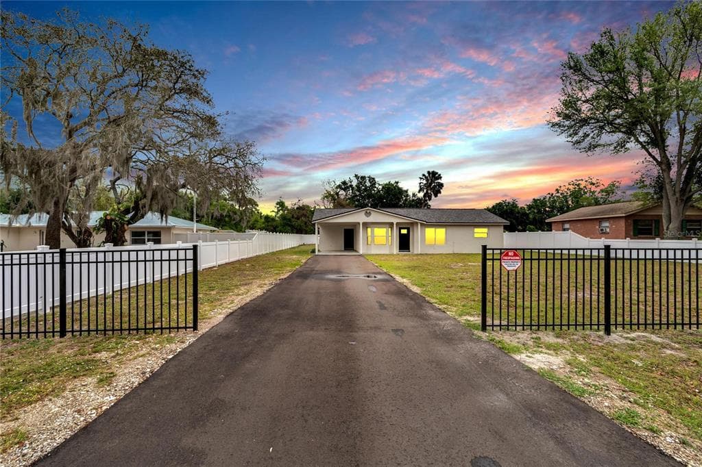 9924 PREVATT STREET GIBSONTON, FL 33534