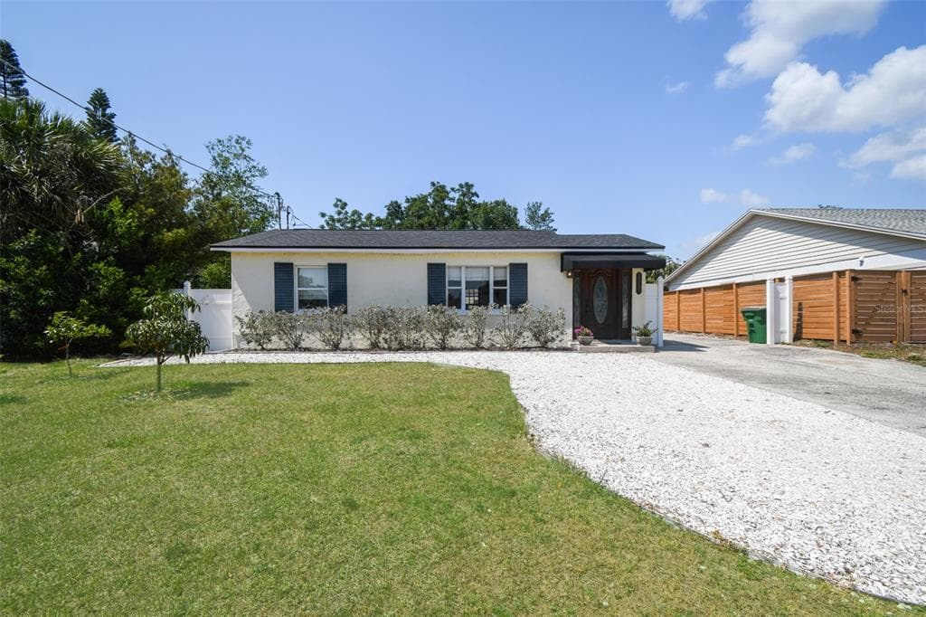 3315 W PEARL AVENUE TAMPA, FL 33611