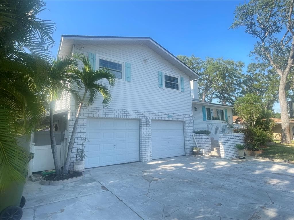 6073 115TH AVENUE N PINELLAS PARK, FL 33782