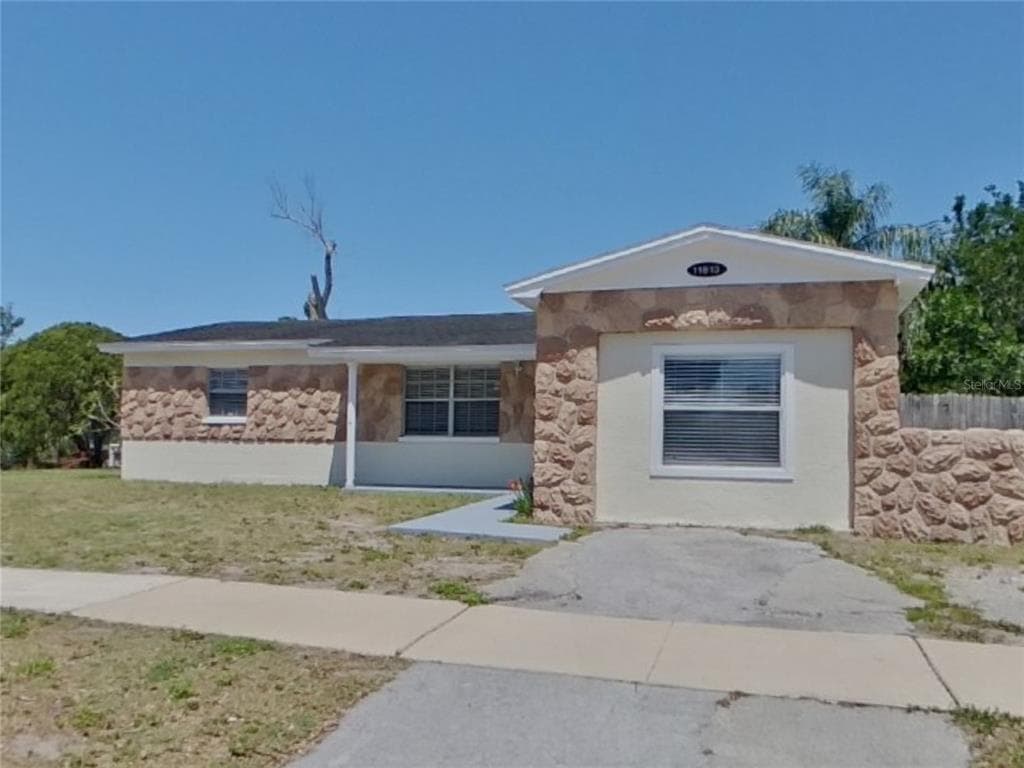 11813 127TH AVENUE LARGO, FL 33778