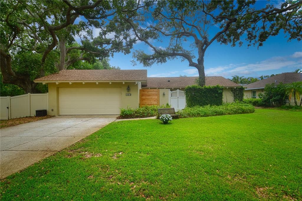 13878 OAK FOREST BOULEVARD N SEMINOLE, FL 33776