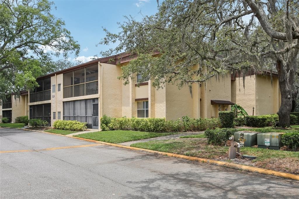 14107 MOSSY GLEN LANE UNIT 203 TAMPA, FL 33613