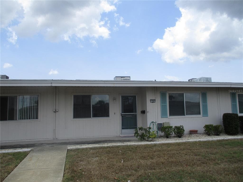 704 AUGUSTA DRIVE SUN CITY CENTER, FL 33573