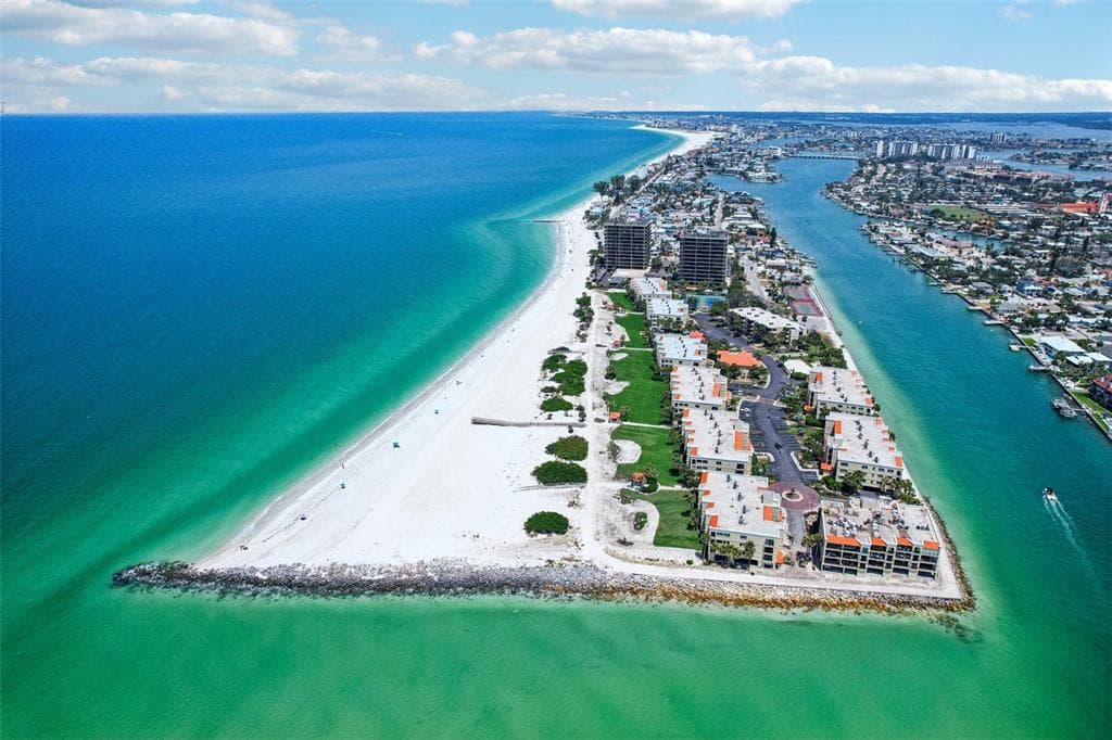 7564 BAYSHORE DRIVE UNIT 302 TREASURE ISLAND, FL 33706