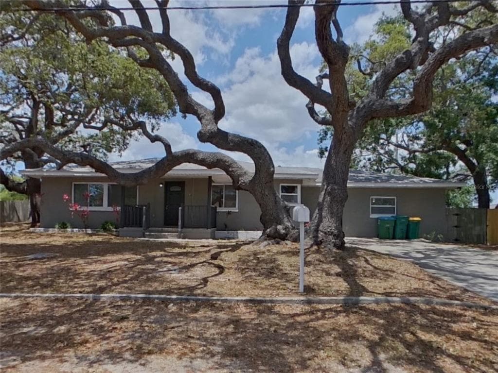 10719 CHEROKEE DRIVE ST PETERSBURG, FL 33708