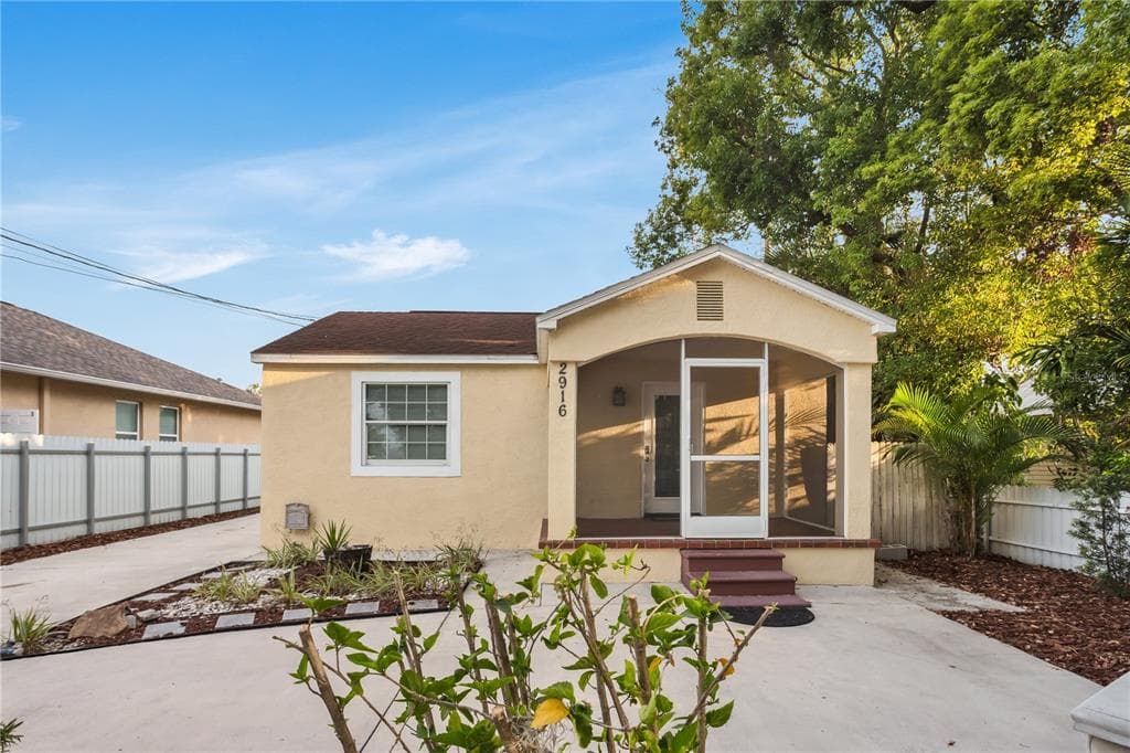 2916 W CREST AVENUE TAMPA, FL 33614