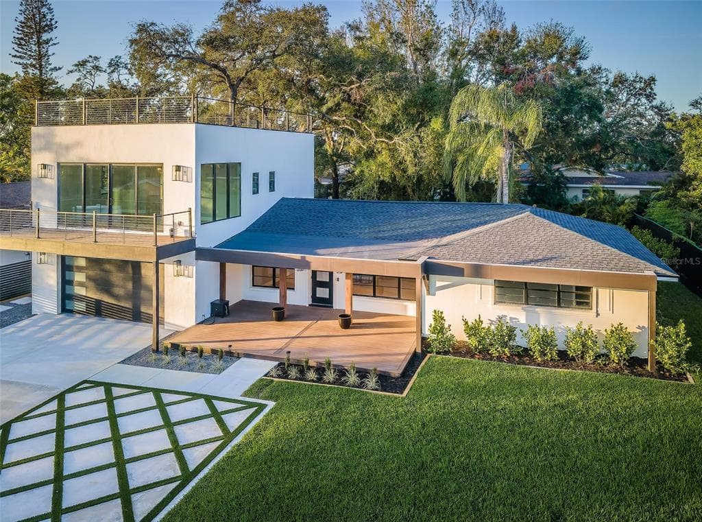 3165 RENATTA DRIVE BELLEAIR BLUFFS, FL 33770