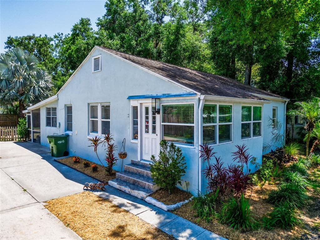 1221 E HAMILTON AVENUE TAMPA, FL 33604