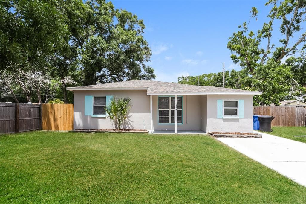 1533 CANTERBURY ROAD N ST PETERSBURG, FL 33710