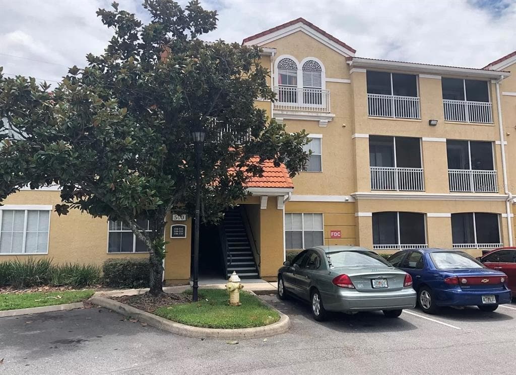 18001 RICHMOND PLACE DRIVE UNIT 520 TAMPA, FL 33647