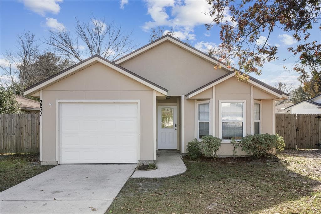 3211 RYANS COURT GREEN COVE SPRINGS, FL 32043