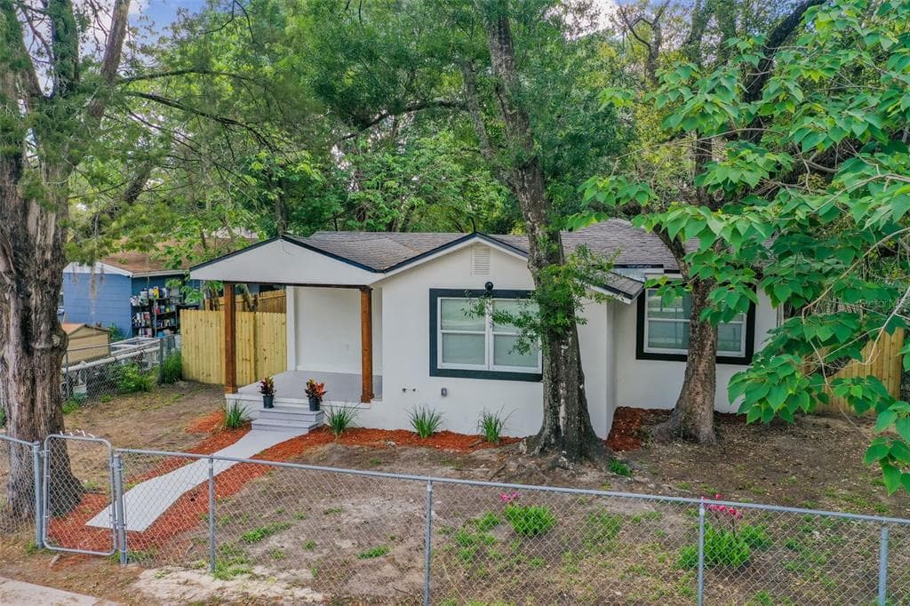 8704 N BROOKS STREET TAMPA, FL 33604
