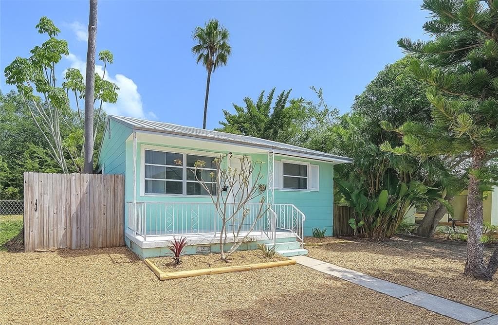 627 64TH AVENUE S ST PETERSBURG, FL 33705