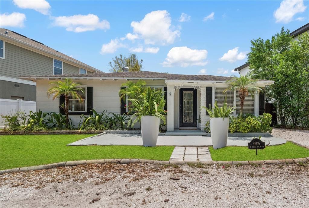 3606 W ROYAL PALM CIRCLE TAMPA, FL 33629