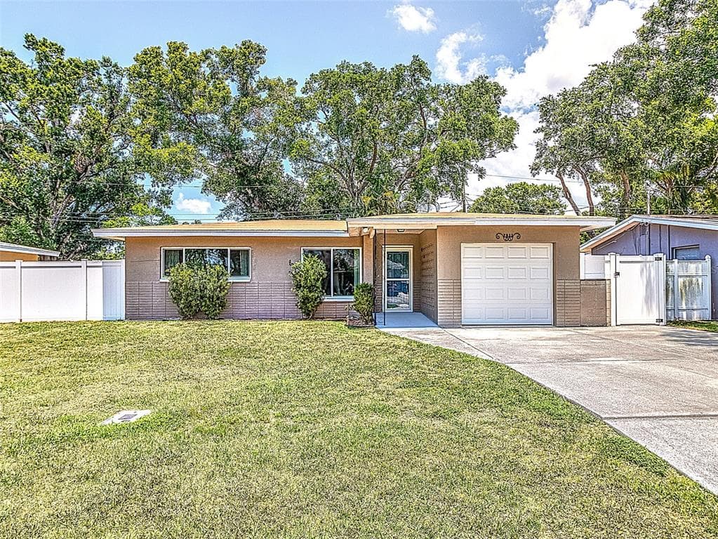 2933 STRATFORD DRIVE LARGO, FL 33771