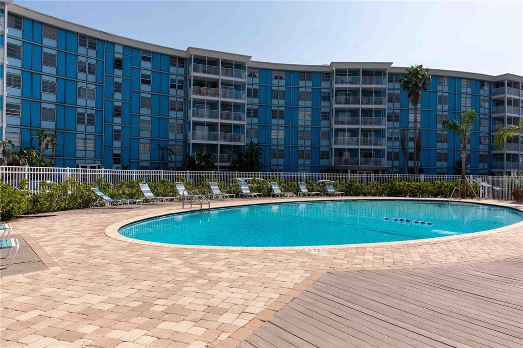 3315 58TH AVENUE S UNIT 520 ST PETERSBURG, FL 33712