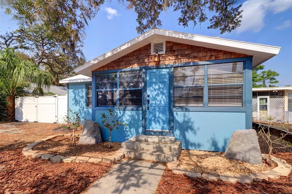 520 4TH STREET NW LARGO, FL 33770