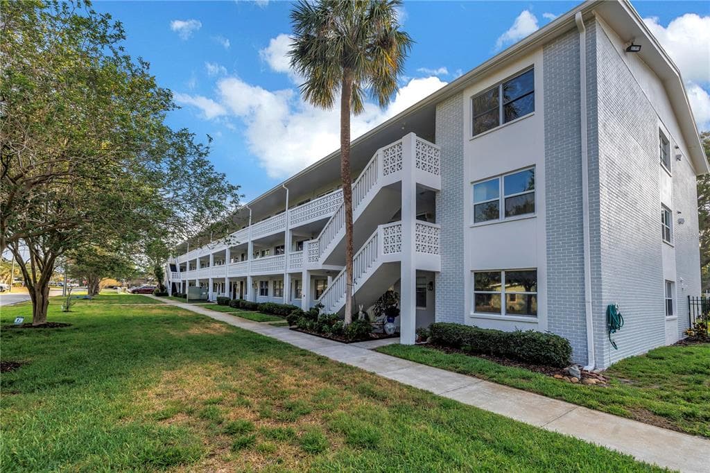7801 11TH STREET N UNIT 104 ST PETERSBURG, FL 33702