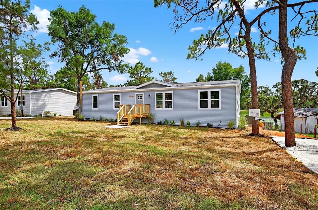 10030 LAKE DRIVE WEEKI WACHEE, FL 34613