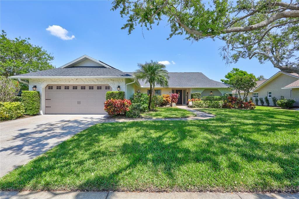 10825 CHRISTOPHER COURT LARGO, FL 33774