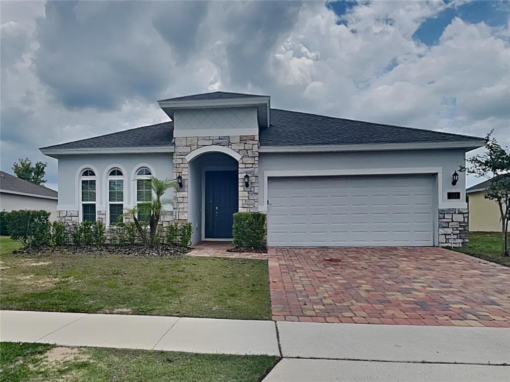 324 TERRACOTTA TERRACE HOWEY IN THE HILLS, FL 34737