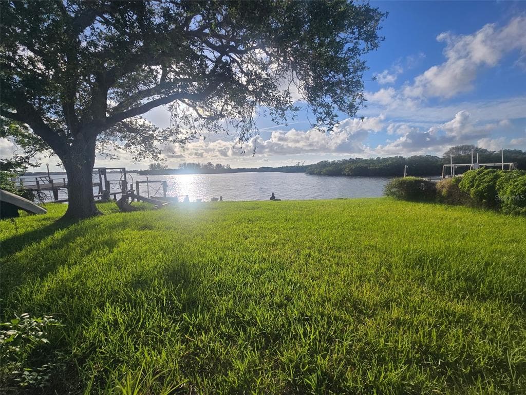 5688 OAKHURST DRIVE SEMINOLE, FL 33772