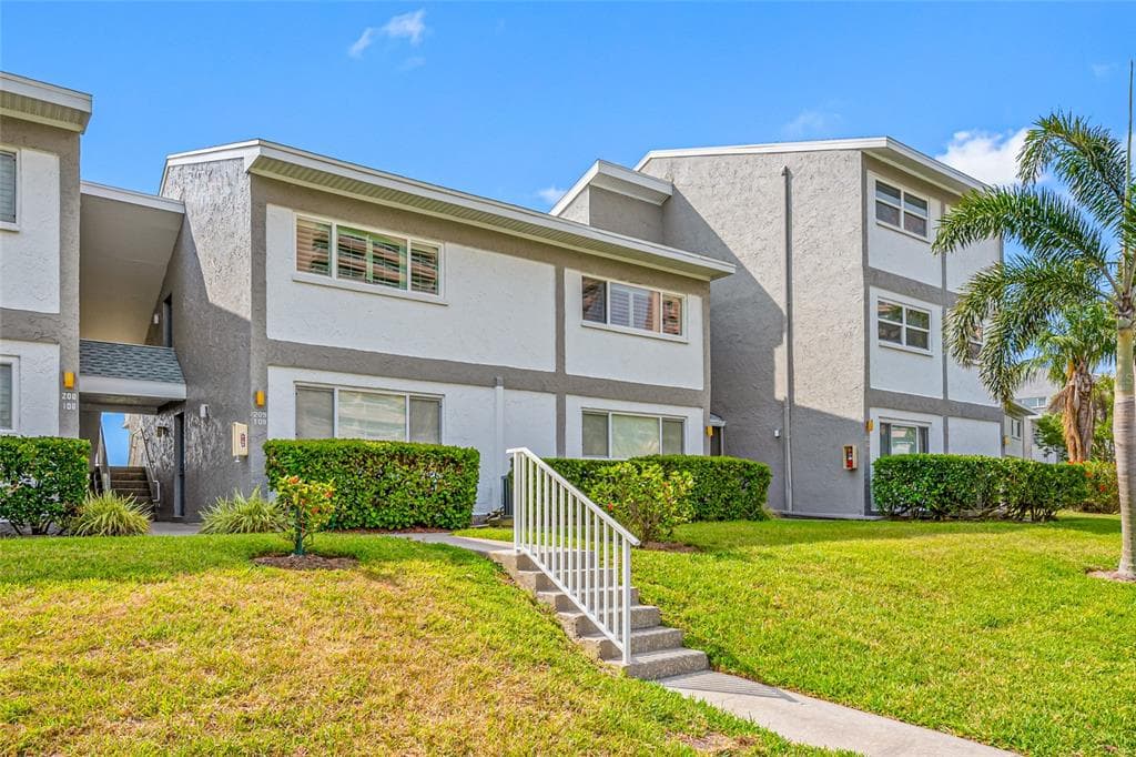 1351 GULF BOULEVARD UNIT 209 CLEARWATER BEACH, FL 33767