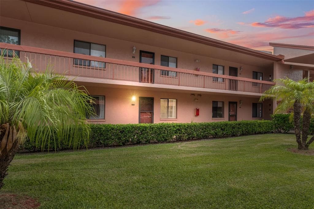143 LAKESIDE DRIVE UNIT 143 OLDSMAR, FL 34677