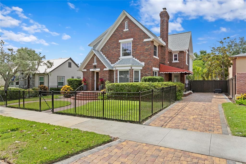 126 14TH AVENUE NE ST PETERSBURG, FL 33701