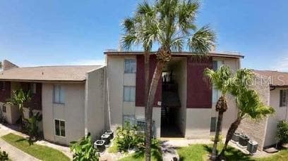 3829 S LAKE DRIVE UNIT 215 TAMPA, FL 33614