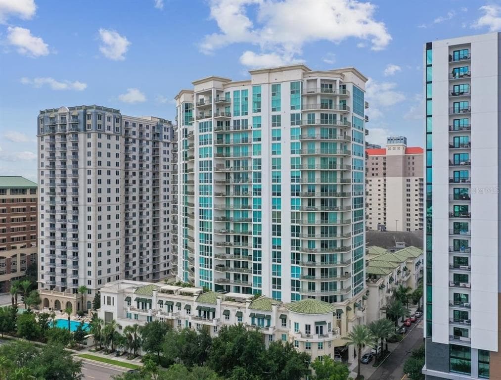 450 KNIGHTS RUN AVENUE UNIT 605 TAMPA, FL 33602