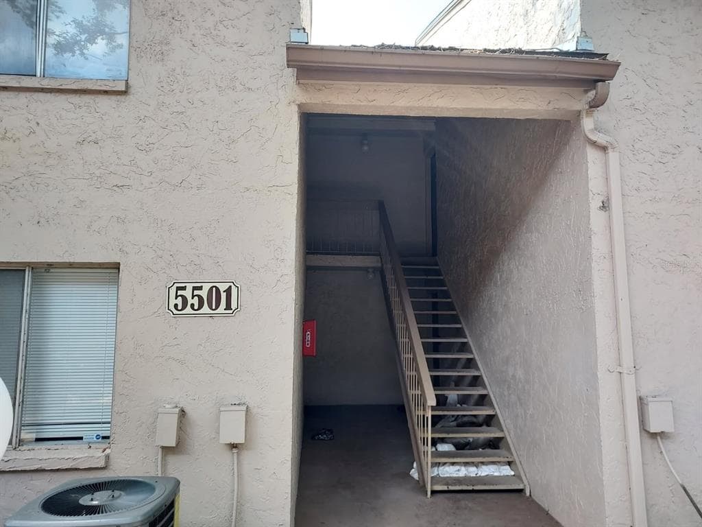 5501 LOBLOLLY COURT UNIT C TAMPA, FL 33617
