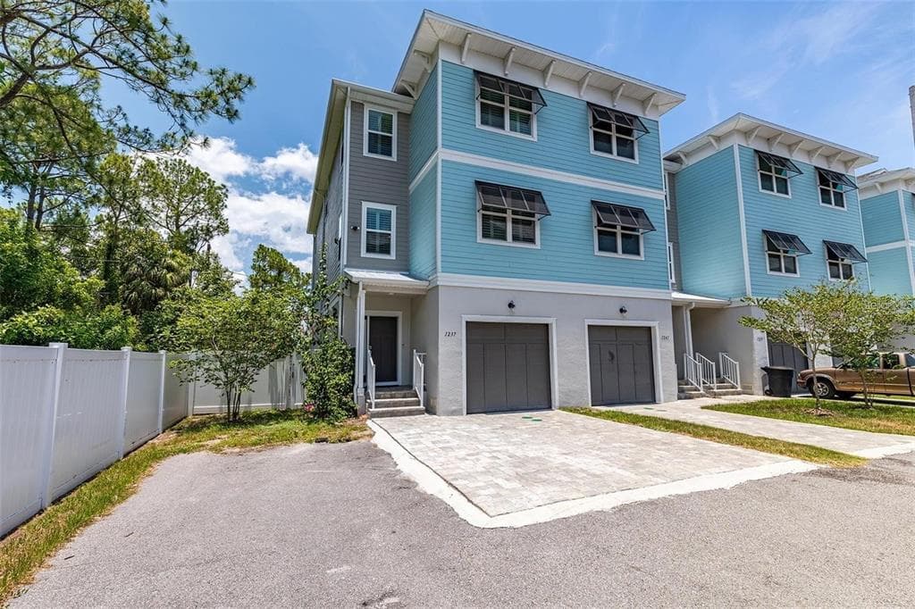 1237 SAVONA DRIVE NE ST PETERSBURG, FL 33702