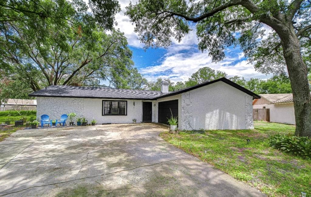4911 COUNTRY AIRE LANE