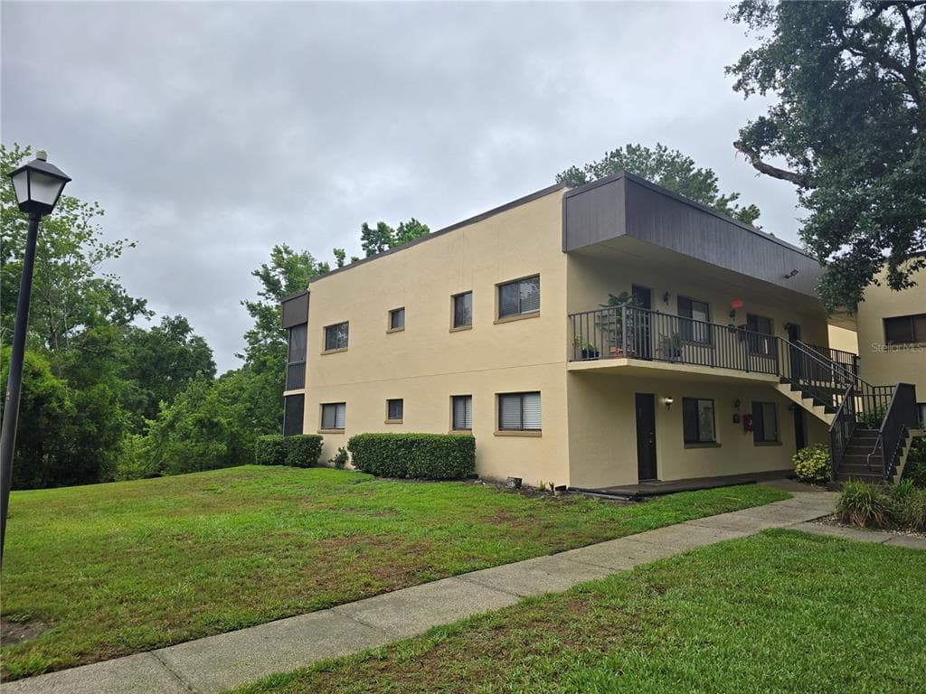 11802 RAINTREE LAKE LANE UNIT B TEMPLE TERRACE, FL 33617