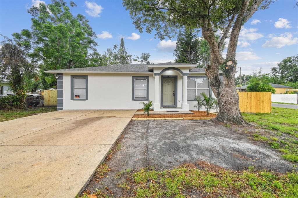 1801 E NAVAJO AVENUE TAMPA, FL 33612