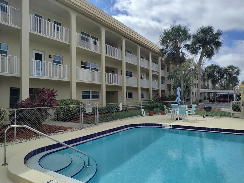 3850 13TH AVENUE N UNIT 311 ST PETERSBURG, FL 33713