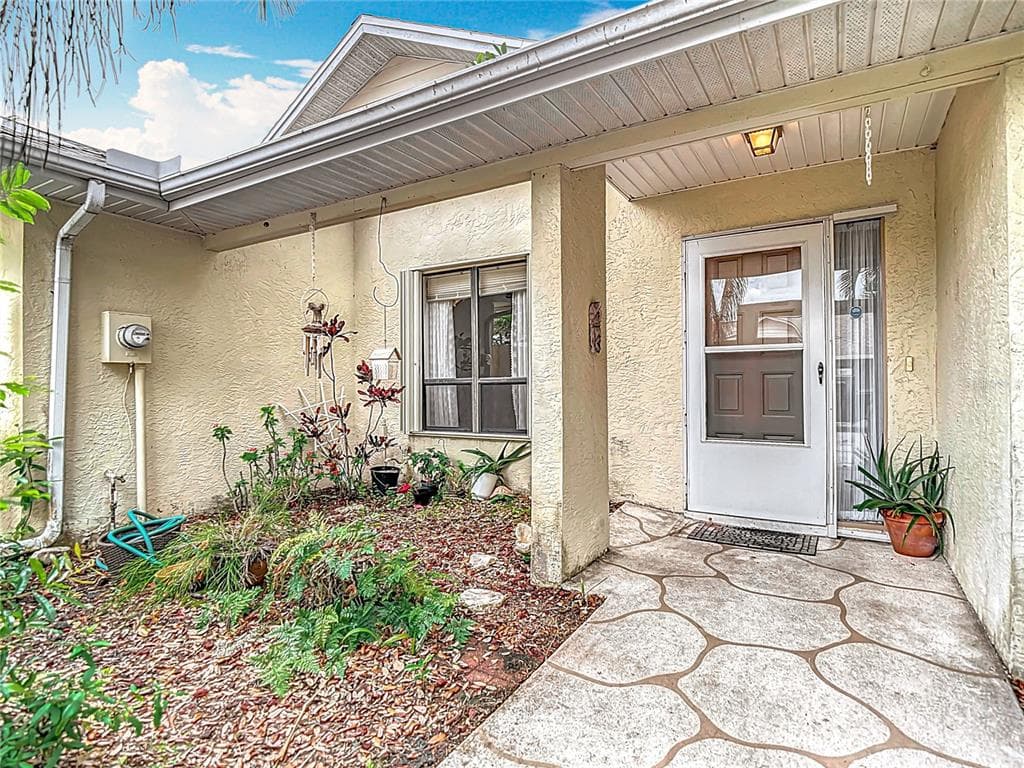 120 COLONY SOUTH DRIVE TARPON SPRINGS, FL 34689